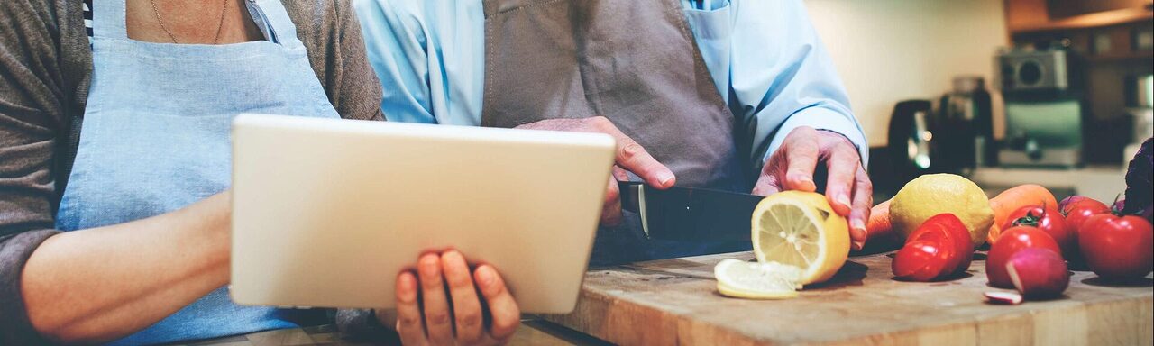 découvrez comment maintenir un équilibre alimentaire optimal en vieillissant. explorez des conseils nutritionnels adaptés aux besoins des seniors, des recettes saines et des astuces pour une vie pleine d'énergie et de bien-être.