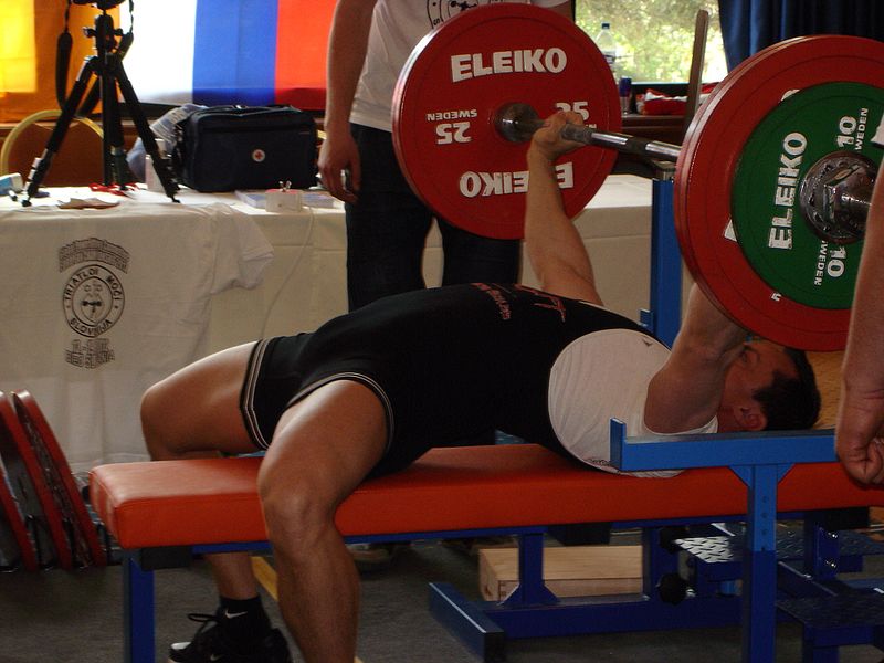 découvrez les bienfaits de l'entraînement de force pour sculpter votre corps, augmenter votre puissance et améliorer votre santé générale. rejoignez-nous pour des conseils professionnels, des astuces d'exercice et des programmes personnalisés adaptés à tous les niveaux!