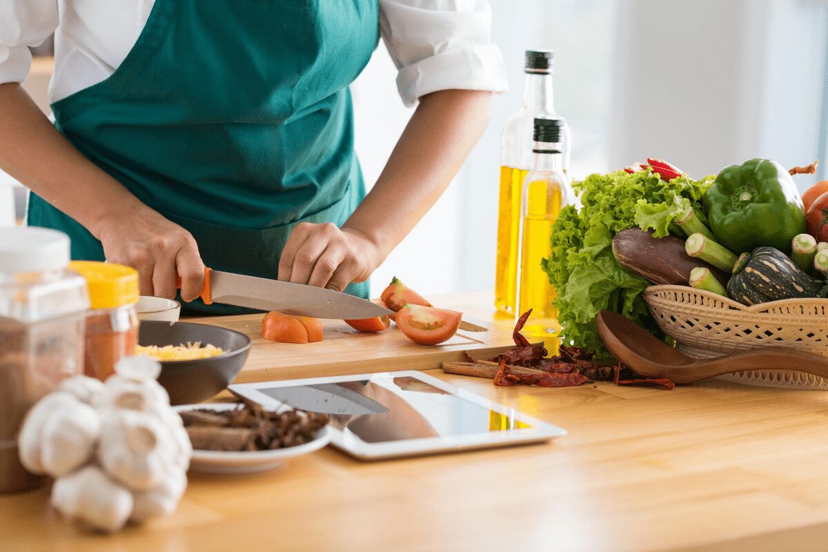découvrez nos idées de repas pré-entraînement pour optimiser vos performances sportives. profitez de recettes saines et équilibrées, parfaites pour vous donner l'énergie nécessaire avant votre séance d'entraînement. nourrissez votre corps avec les bons nutriments et atteignez vos objectifs fitness !