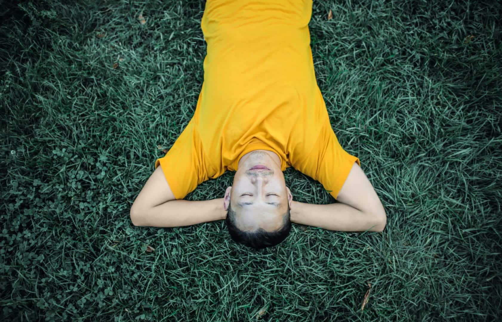 Entdecken Sie die Bedeutung von Ruhe für eine optimale Muskelentwicklung. Erfahren Sie, wie Erholungsphasen das Muskelwachstum und die Muskelleistung beeinflussen, und finden Sie Tipps, wie Sie Ihre Zuwächse maximieren und gleichzeitig Verletzungen vermeiden können.