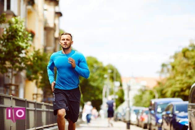découvrez l'importance du temps de récupération après un entraînement pour optimiser vos performances sportives. apprenez comment le corps se régénère et les meilleures pratiques pour favoriser une récupération efficace.